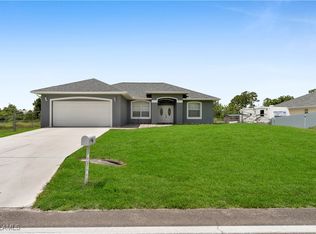 902 E 10th St, Lehigh Acres, FL 33972