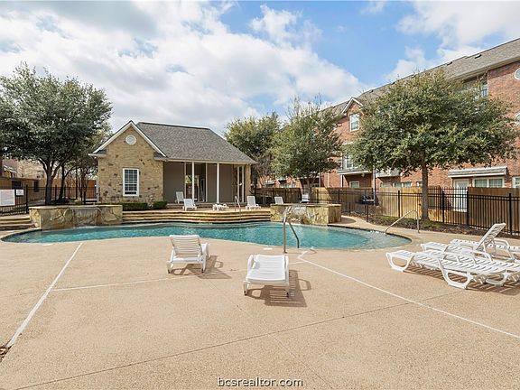 3rd image of 305 Holleman Dr E APT 1307