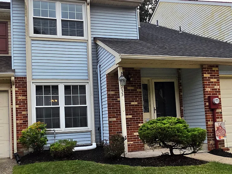 233 Shady Ln — Photo 3
