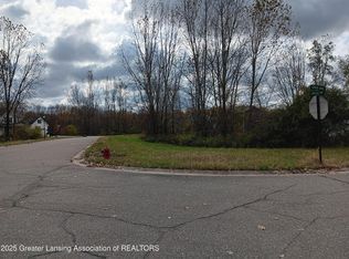 712 Starlight Way, Perry, MI 48872