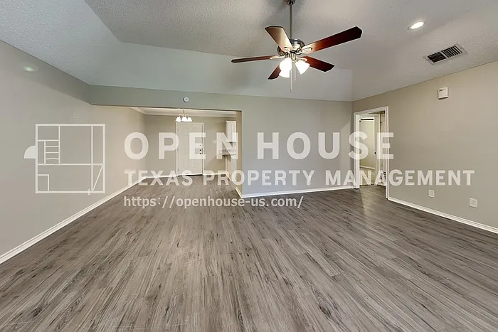 6880 Hickory Hollow Ln — Photo 4