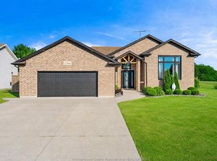 3 Sara Blvd, Kingsville, ON N0R1B0