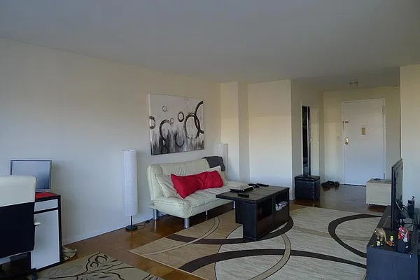 Rented by Corcoran | media 39