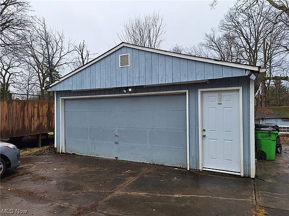 2nd image of 114 W Glendale Ave