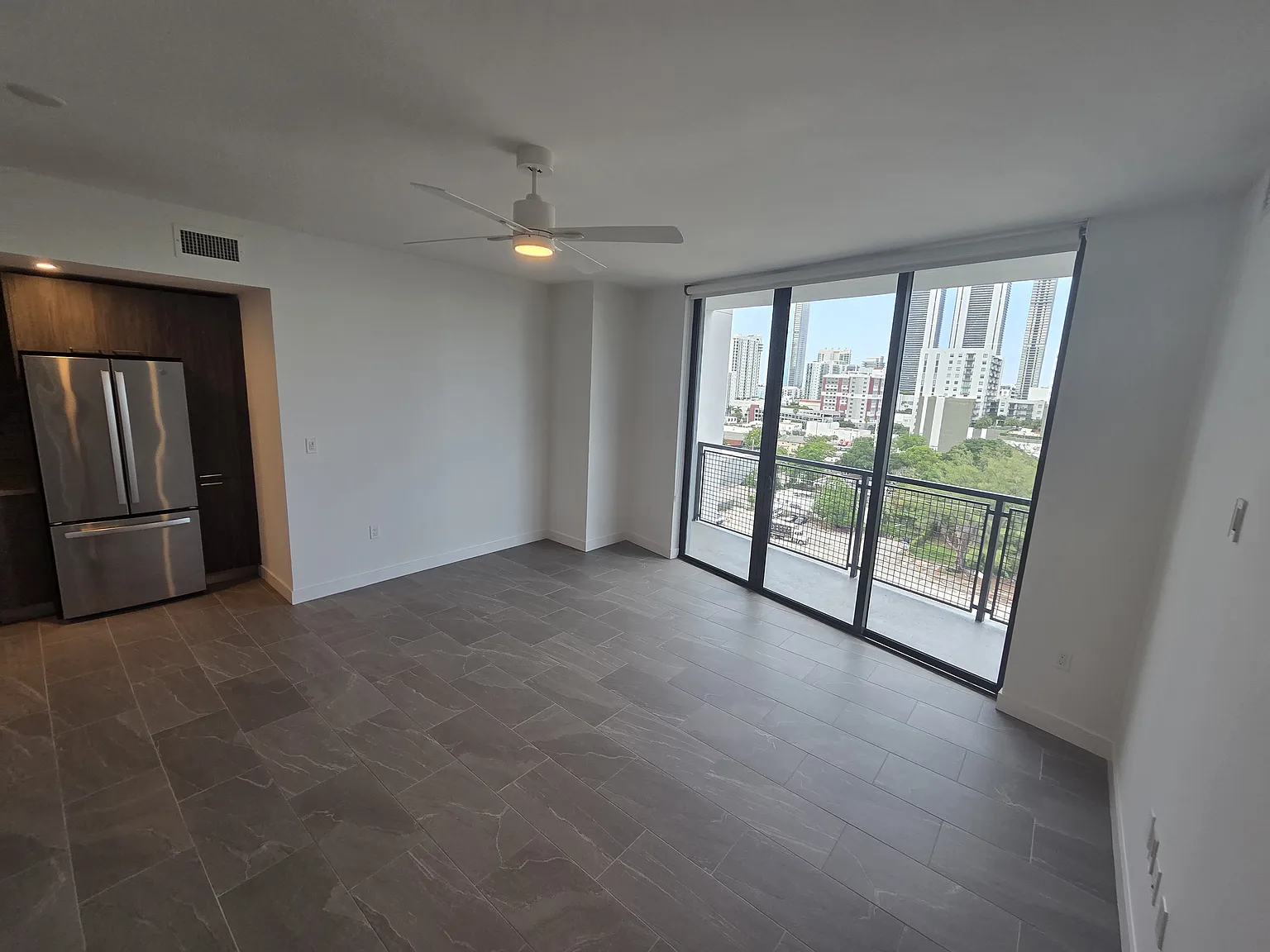 1 bed, 568 sqft, $2,380 — Photo 2