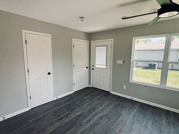 4th image of 1623 Seley Ave