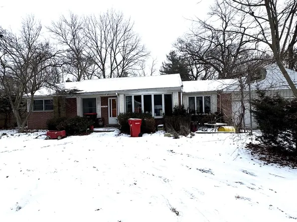 22182 Berg Rd, Southfield, MI 48033