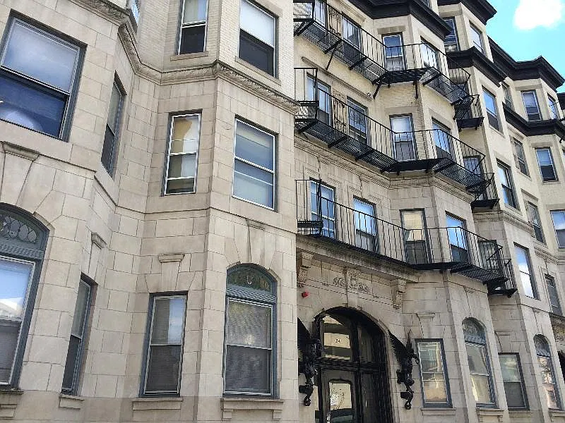 25 Westland Ave — Photo 1