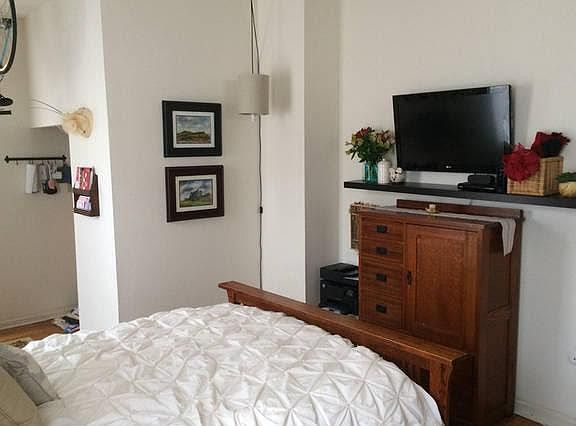 2nd image of 833 Lombard St APT 2B