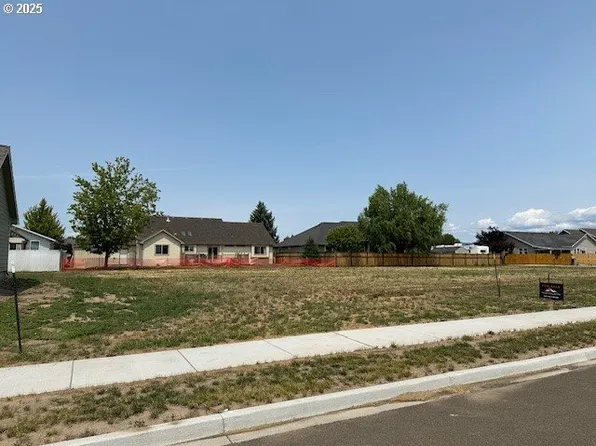 10702 Greg Ln, Baker City, OR 97814