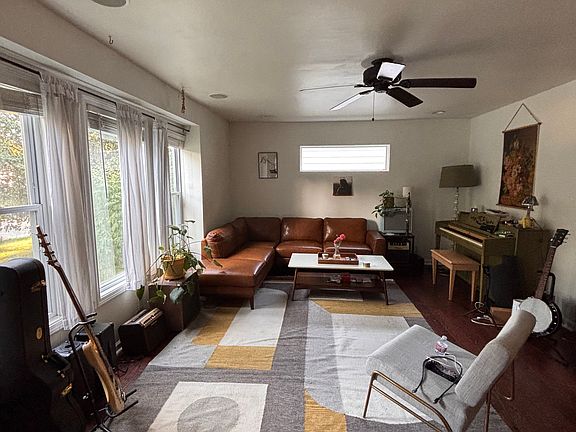 4th image of 1801 Meadow Cliff Dr