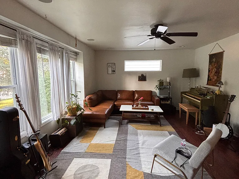 1801 Meadow Cliff Dr — Photo 4