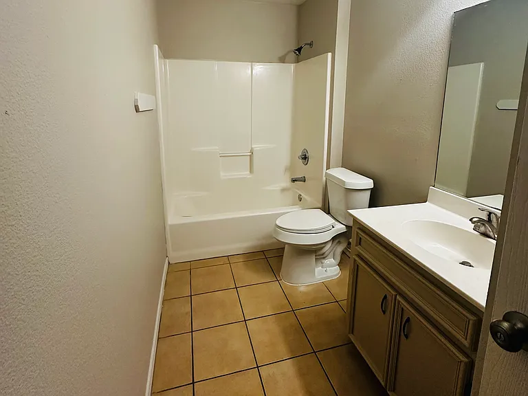 5630 S 28th Ln — Photo 7