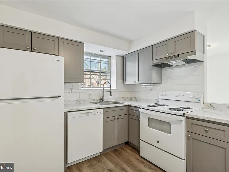 329 Buttonwood St #D — Photo 1