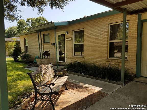 3rd image of 4614 Stoneleigh Dr