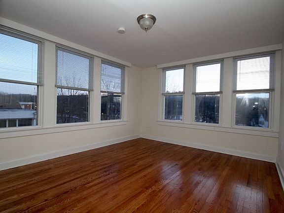 3rd image of 3 Hubbard Rd APT 21