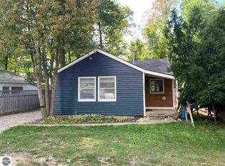 14031 Oakwood St, Elk Rapids, MI 49629