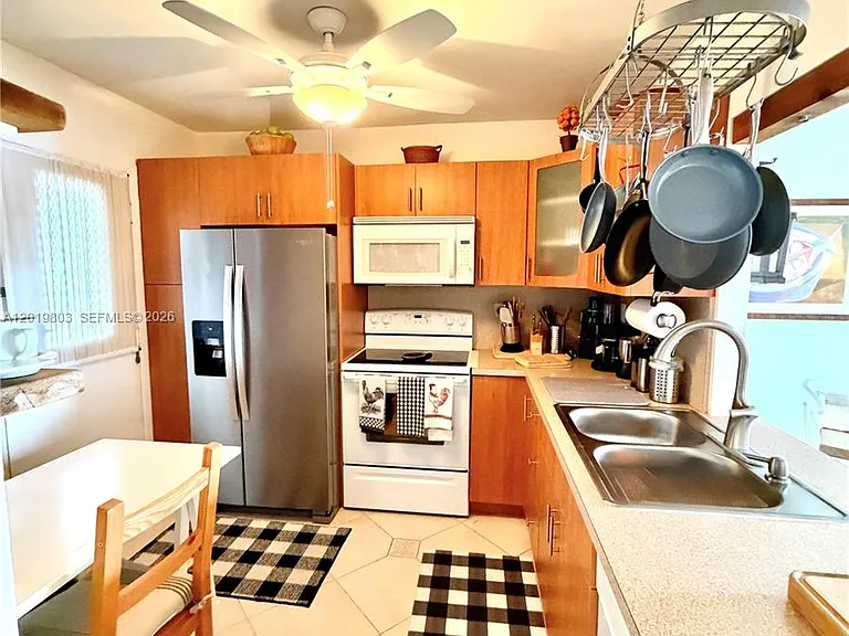 18601 NE 14th Ave #301 — Photo 11