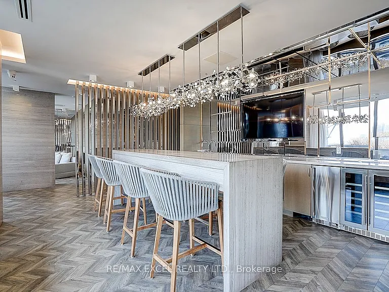 7 Kenaston Gdns #LPH5 — Photo 40