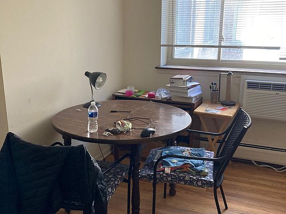 5th image of 2827 N Cambridge Ave APT 306