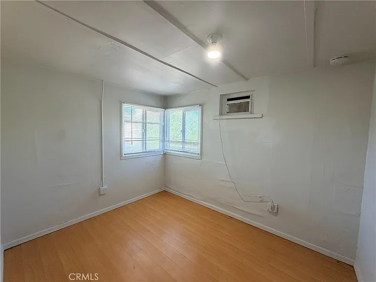 811 E Wells St — Photo 5