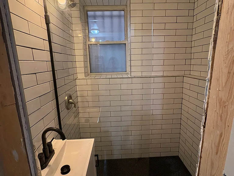 1107 N Sacramento Ave #B — Photo 5