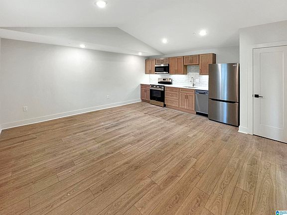 4th image of 219 Greensboro Ave #1204