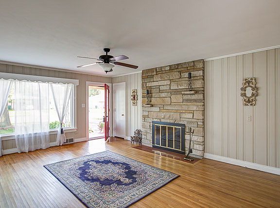 2nd image of 1621 Booth Avenue