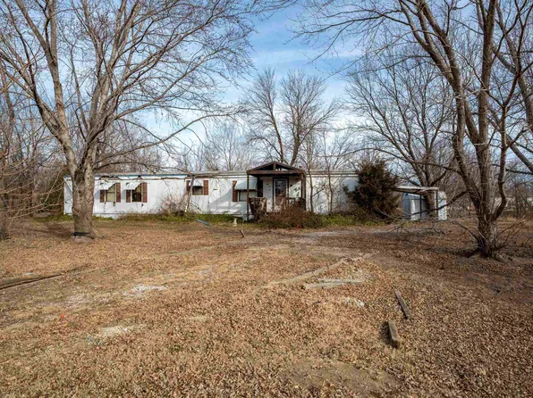 420 E Nicole Cir, Haysville, KS 67060