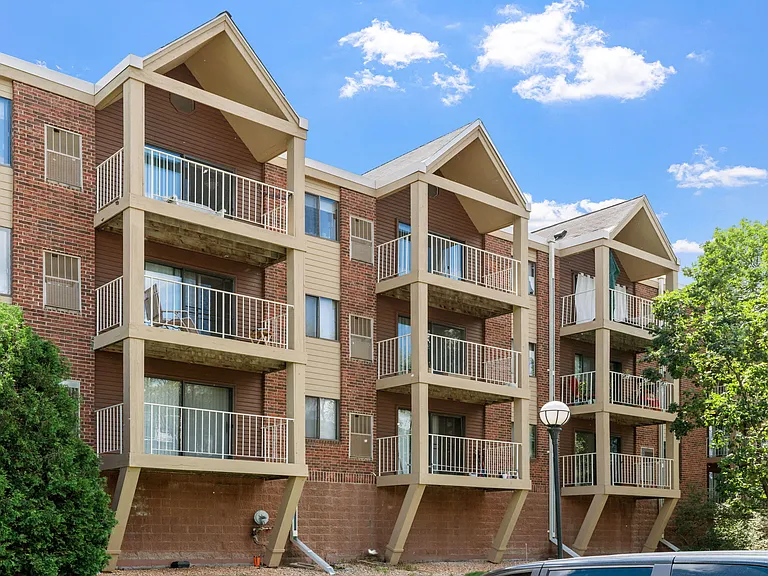 Westwind Apartments — Photo 39