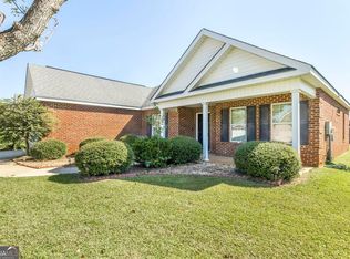 527 Manchester Ln, Byron, GA 31008