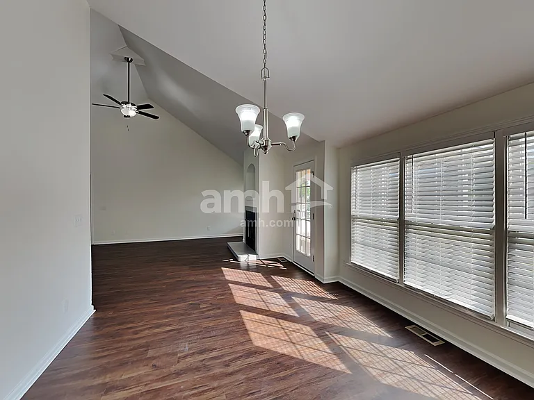 14 Arbordale Ln — Photo 5