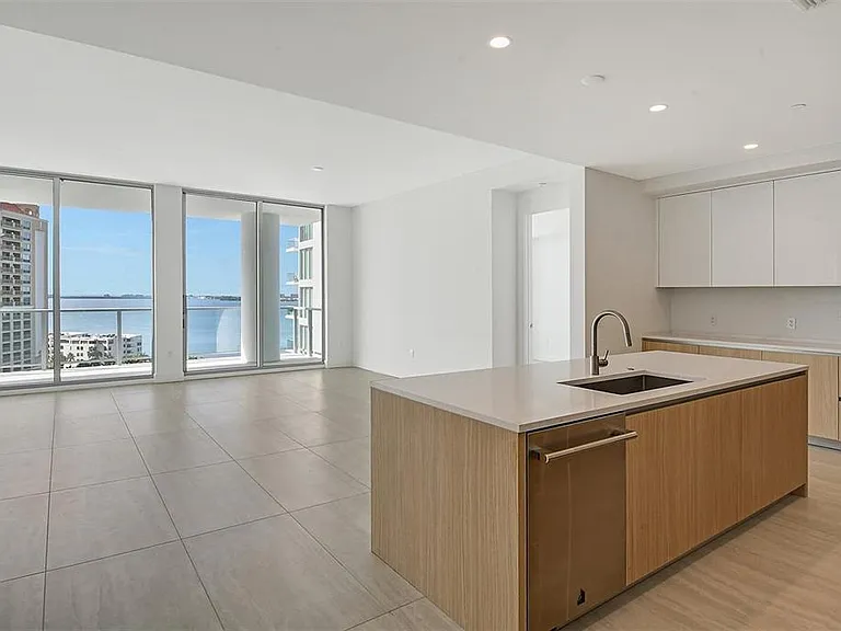301 Quay Cmns #1011 — Photo 8