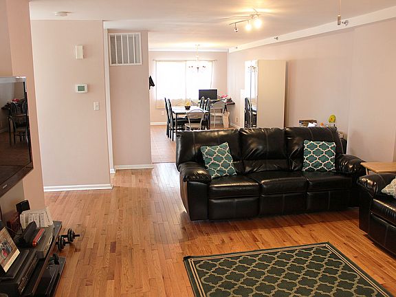 5th image of 176 Giffords Ln