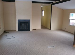 15 Meadowlark Ln, Beecher, IL 60401