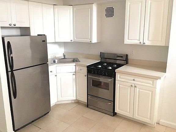 2nd image of 210 E 22nd St APT 3A