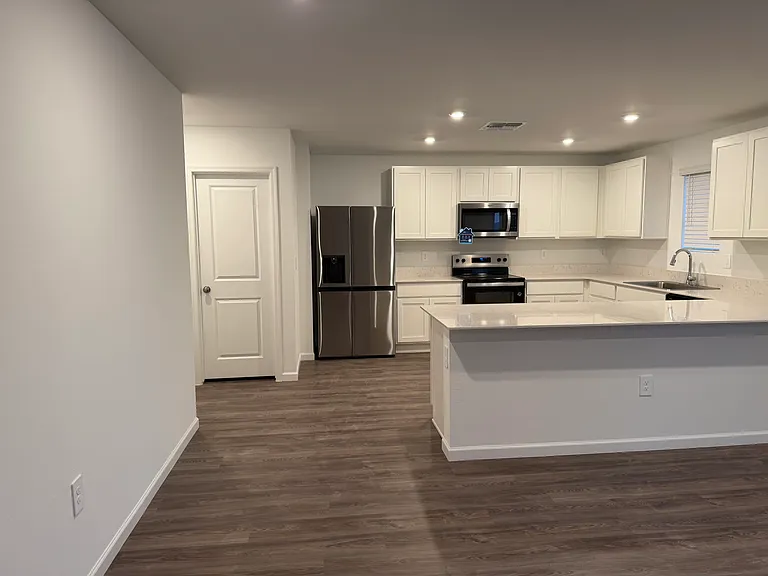 11221 W San Juan Cir — Photo 3