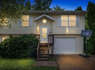125 Parkview Ct, North Liberty, IA 52317