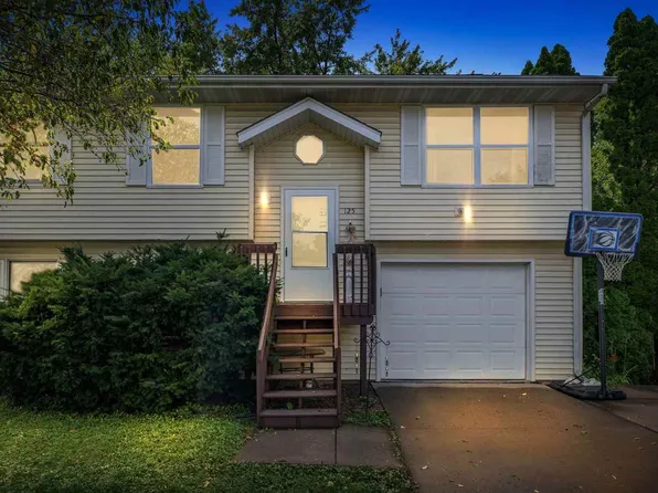 125 Parkview Ct, North Liberty, IA 52317