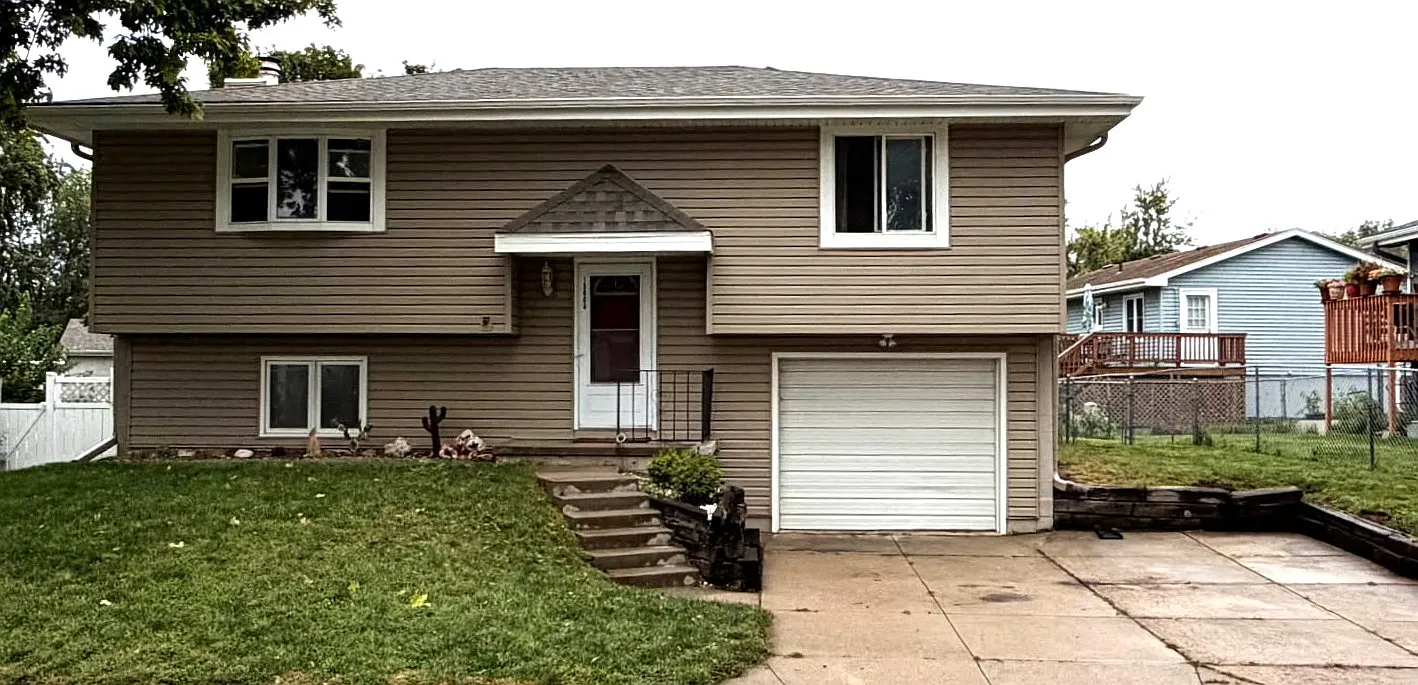 3 bed, 1379 sqft, $2,000 — Photo 1