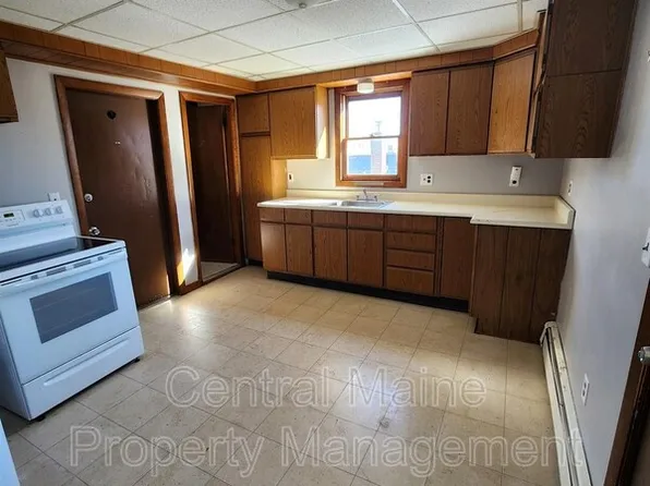15 Nomar Ct APT 3, Lewiston, ME 04240