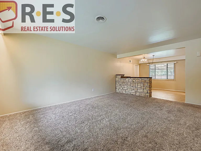 884 Troy St — Photo 11