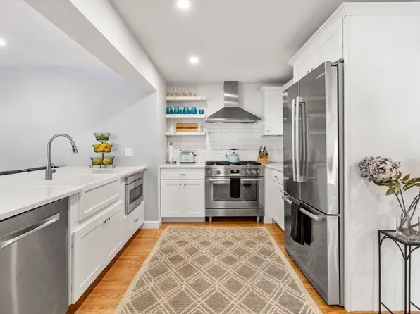 42 Myrtle Ave, Newburyport, MA 01950
