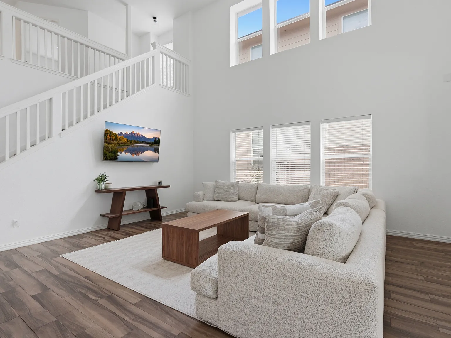 4 bed, 2513 sqft, $2,200 — Photo 4