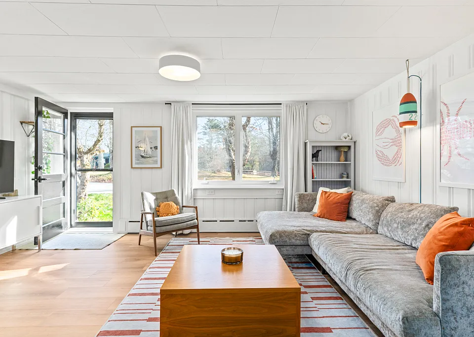 339 W Elm St