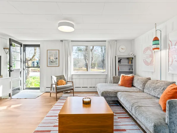 339 W Elm St, Yarmouth, ME 04096