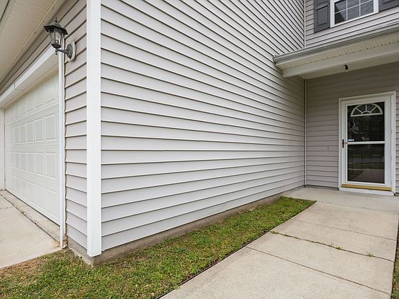 3rd image of 409 Burrell Rd