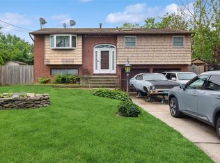 18 Berkeley Ave, Selden, NY 11784