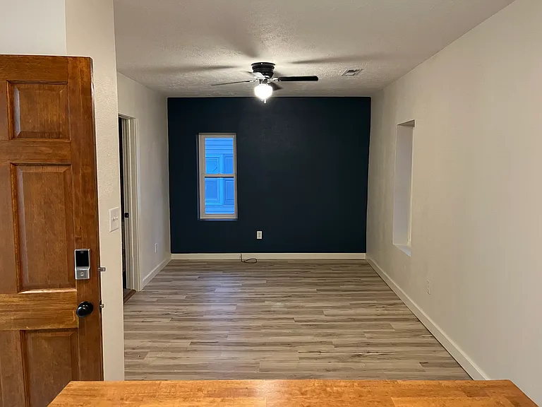 2102 Pleasant St #1 — Photo 5