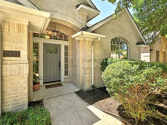 2nd image of 7121 Ridge Oak Rd